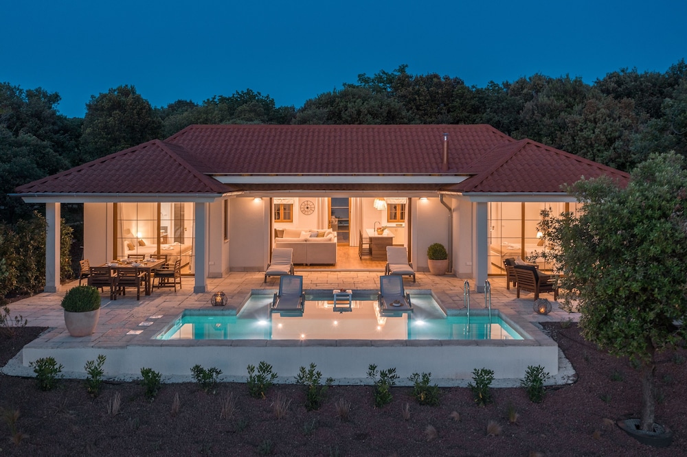 

Bologna - Barbariga - Luxury Beach Villas Porto Bus