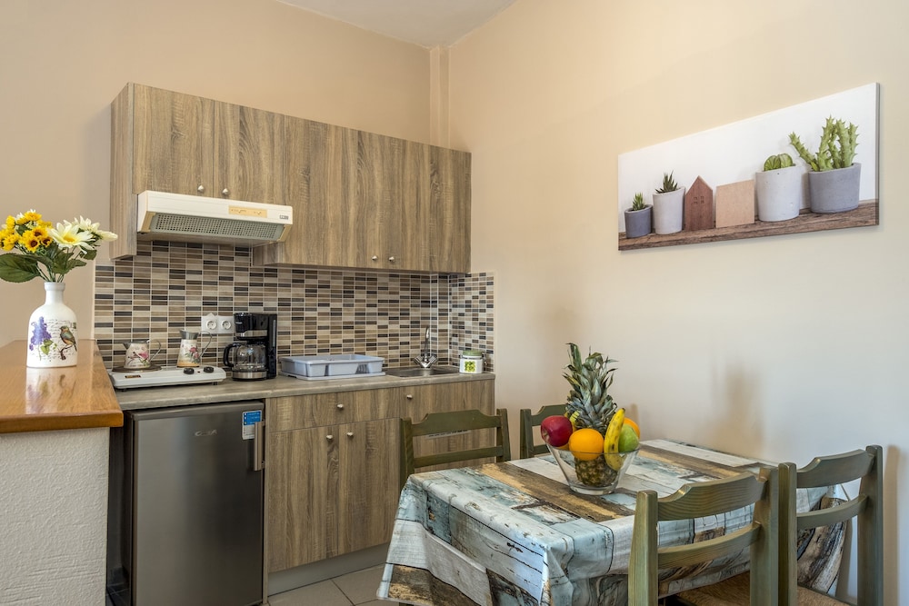 

Pisa - Soúda - Theos Village Apartments