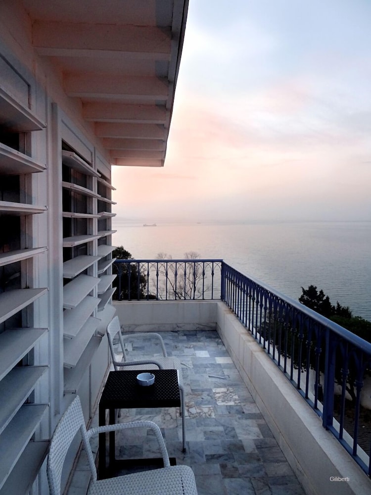 

Bari - Gammarth - La Villa Bleue