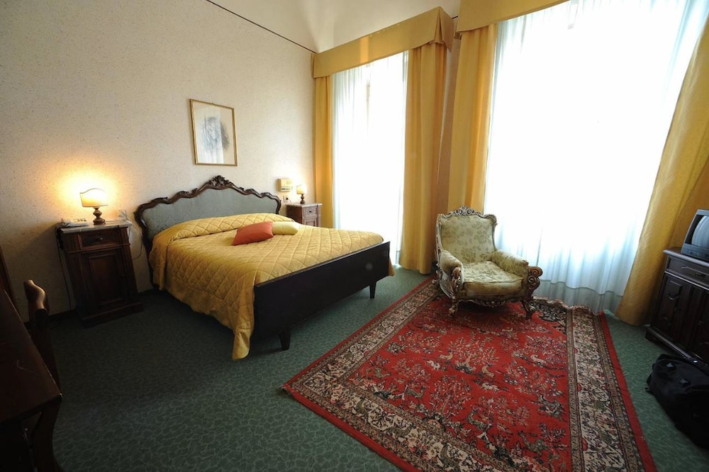 

Palermo - Pisa - Hotel Villa Kinzica
