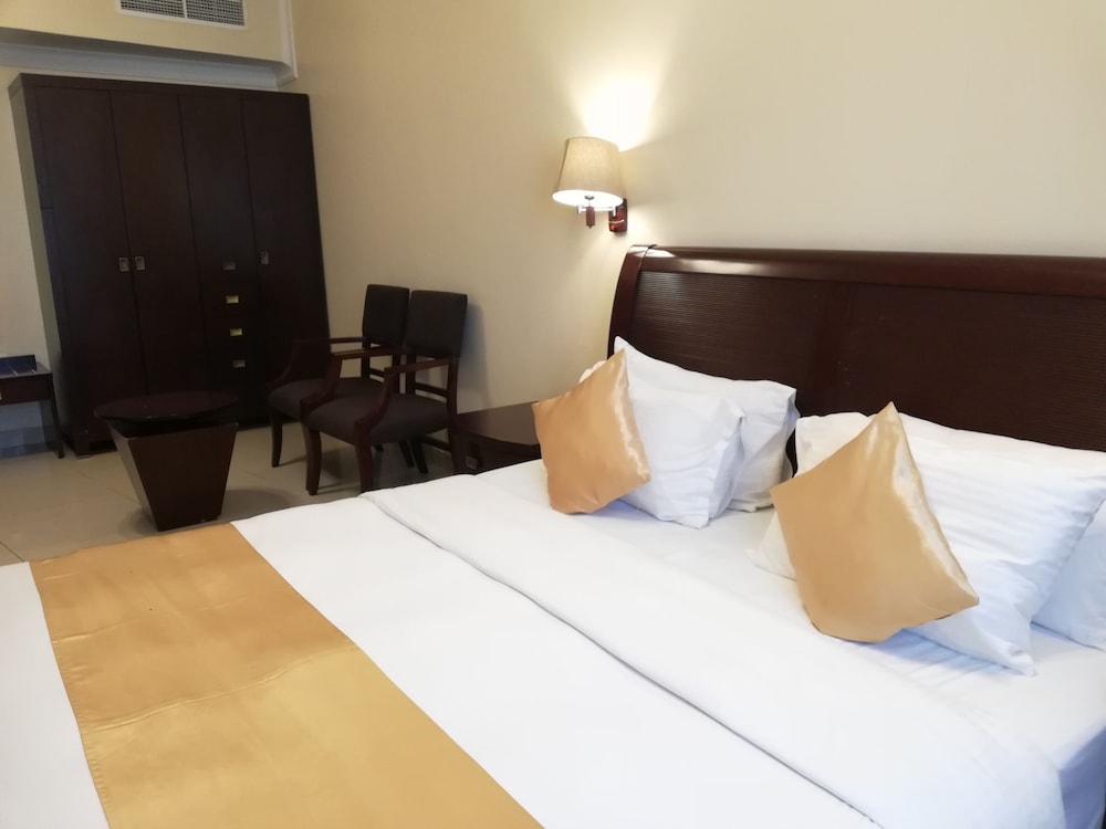 

Roma - Sharjah - Crown Palace Hotel Ajman