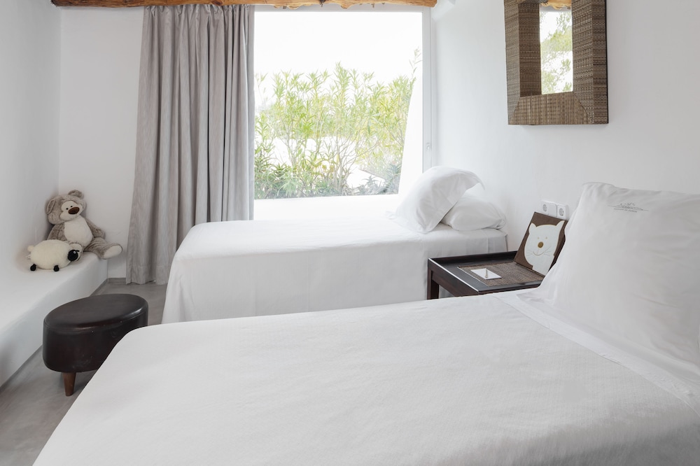 

Bologna - Puerto de San Miguel - Hacienda Na Xamena, Ibiza