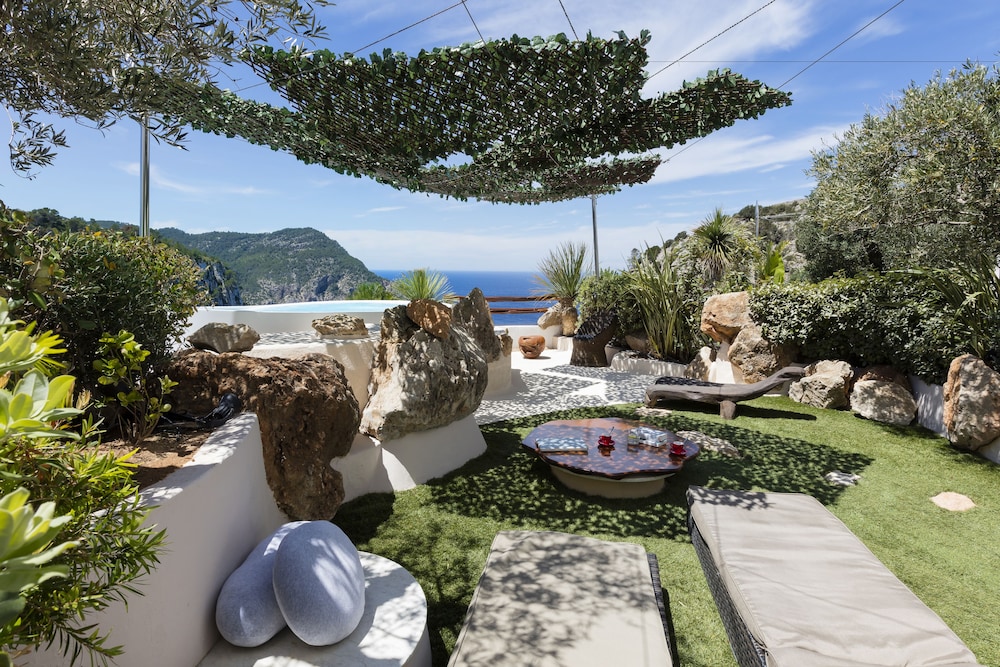 

Milano - Puerto de San Miguel - Hacienda Na Xamena, Ibiza