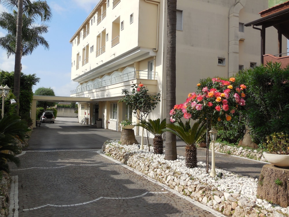 

Roma - Qualiano - Hotel La Mela
