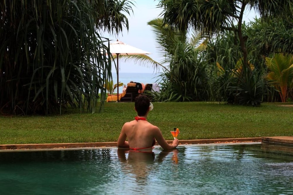

Roma - Ahungalla - Temple Tree Resort & Spa