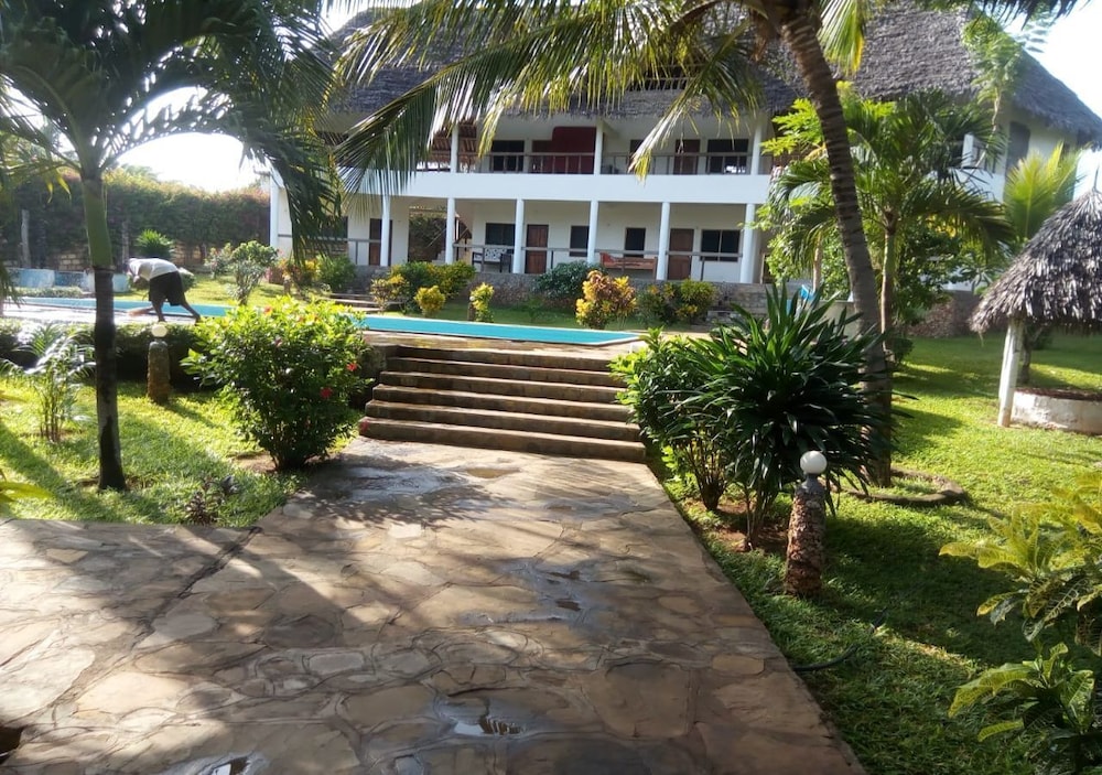 

Milano - Marafiki - Bonora Villa Malindi