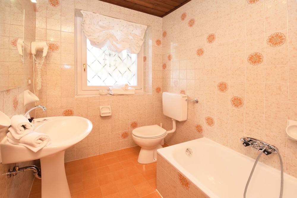 

Bari - Monguelfo - Hotel Chalet Olympia