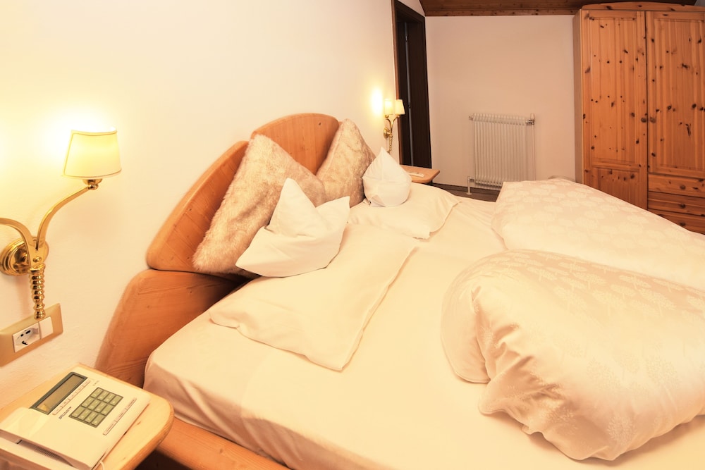

Palermo - Monguelfo - Hotel Chalet Olympia
