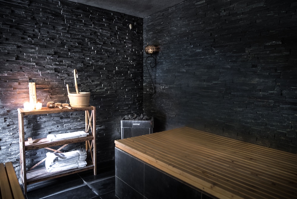 

Milano - Hveragerði - Frost and Fire Hotel