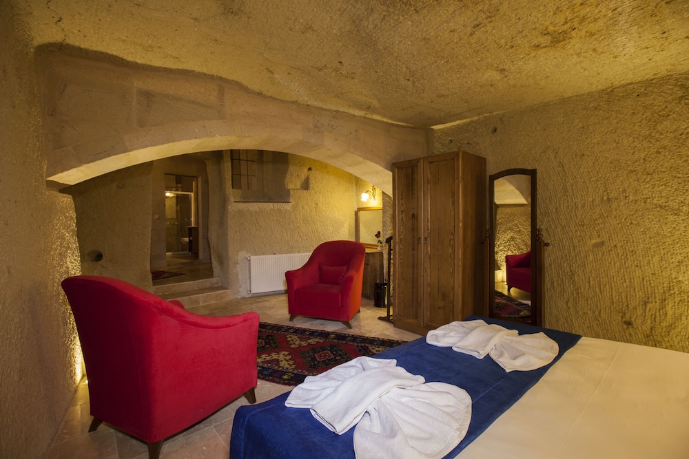 

Bari - Ayvalı - Magic Cave House