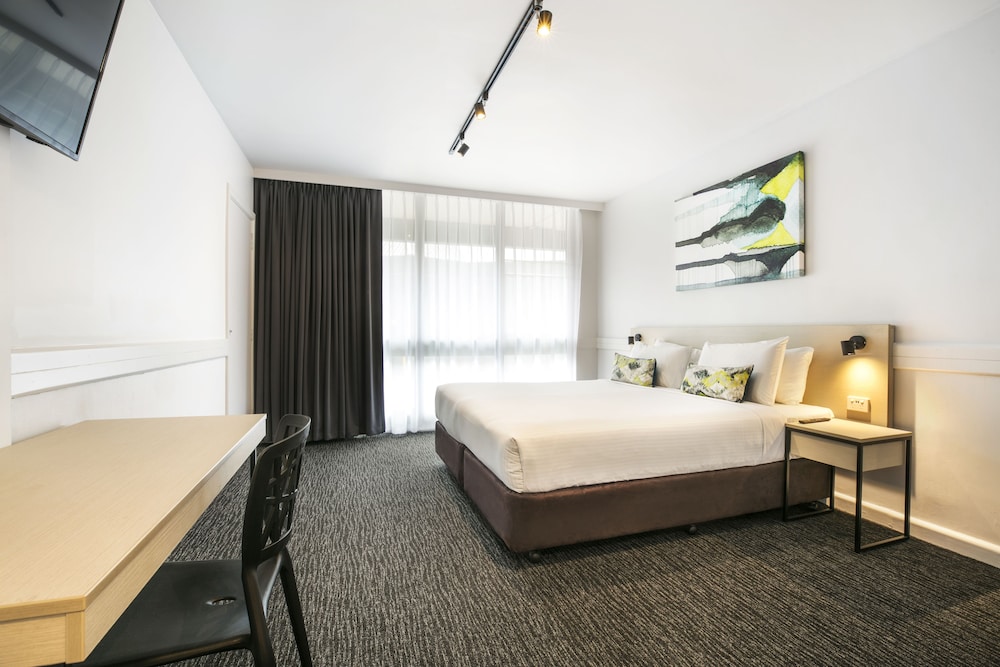 

Milano - Melbourne - Nightcap at Matthew Flinders Hotel