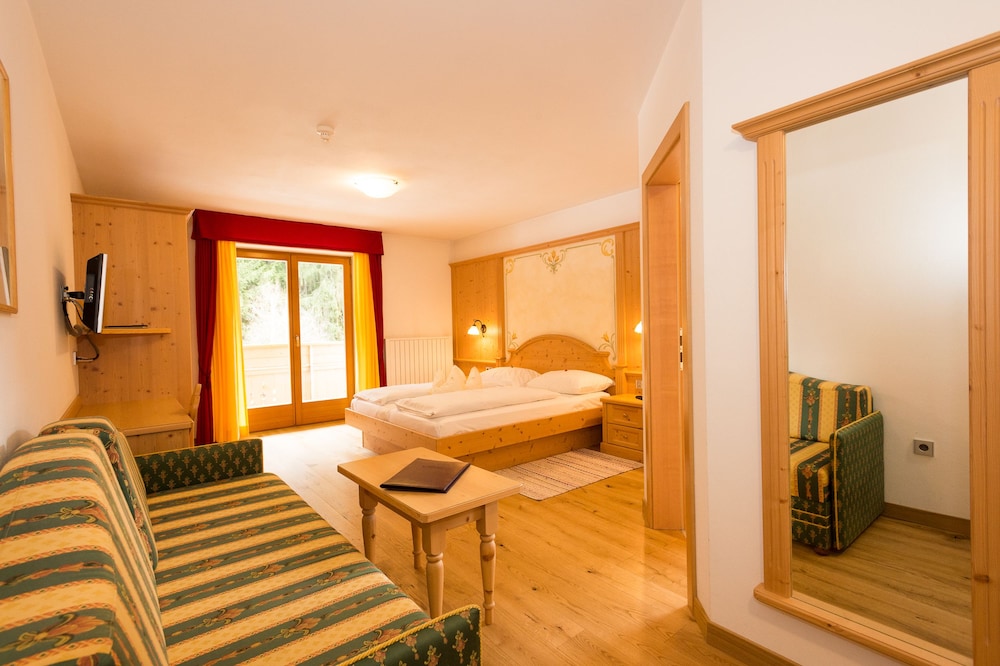 

Napoli - Terento - Hotel Weiher Green Lake