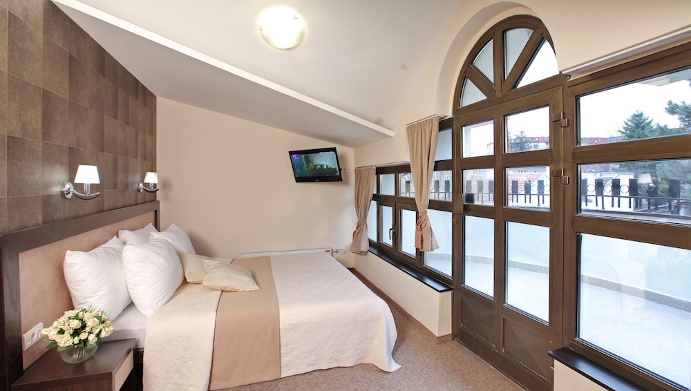

Torino - Belgrado - Garni Hotel Vozarev