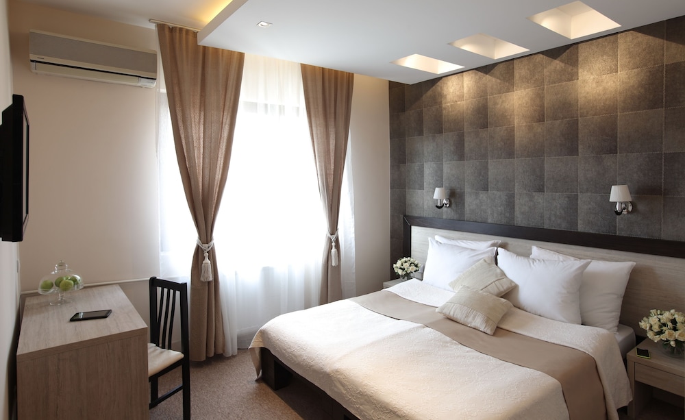 

Napoli - Belgrado - Garni Hotel Vozarev