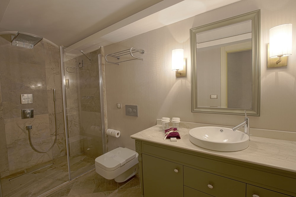 

Milano - Oludeniz - Pinehill Hotel & Suites