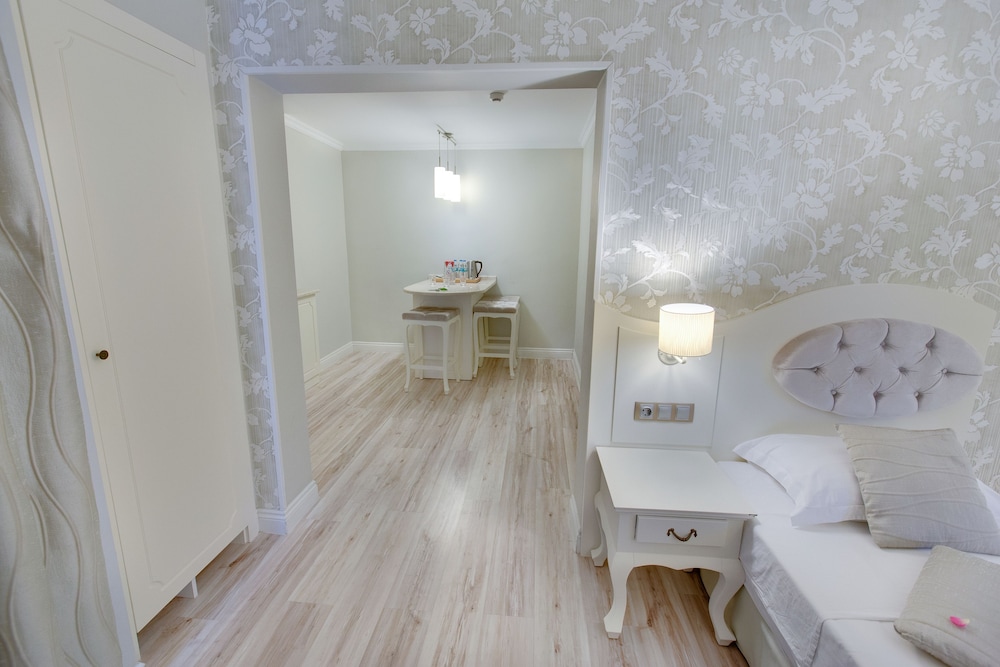 

Milano - Oludeniz - Pinehill Hotel & Suites