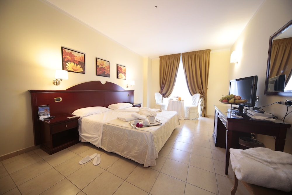 

Napoli - Roccella Jonica - Hotel Club Kennedy