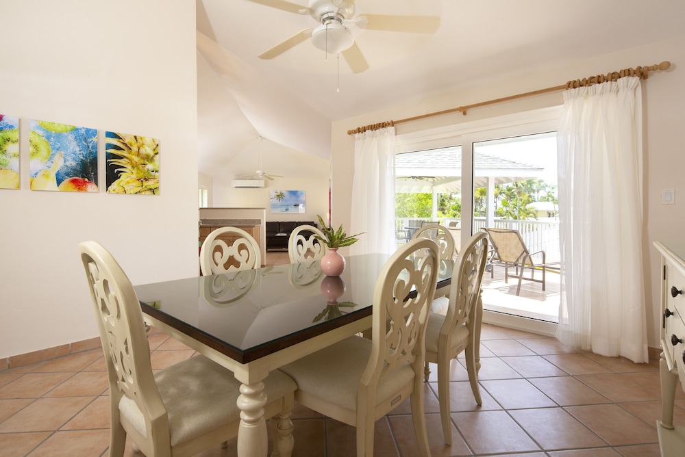 

Milano - Nonsuch Bay - St. James's Club Resort - All Inclusive