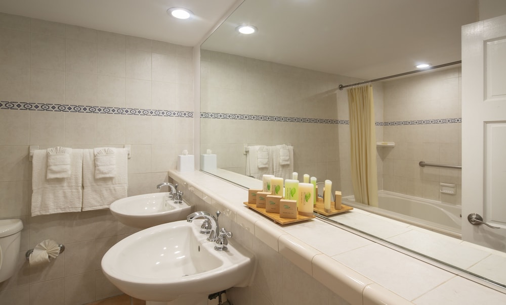

Roma - Nonsuch Bay - St. James's Club Resort - All Inclusive
