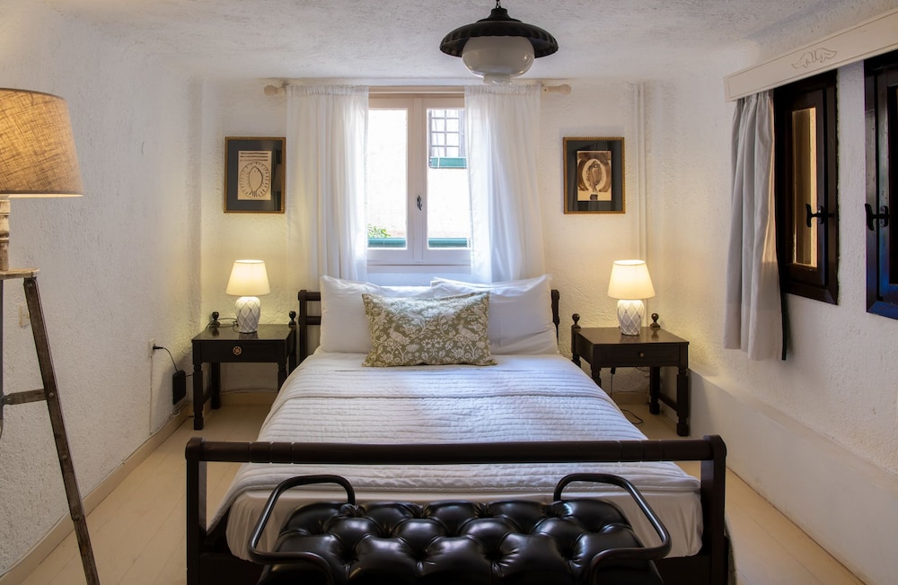 

Bari - Elounda - Porto Maltese Boutique Estate