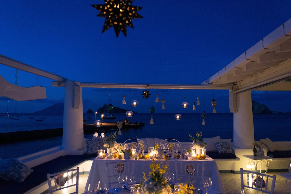 

Napoli - Panarea, Isole Eolie - Hotel Lisca Bianca