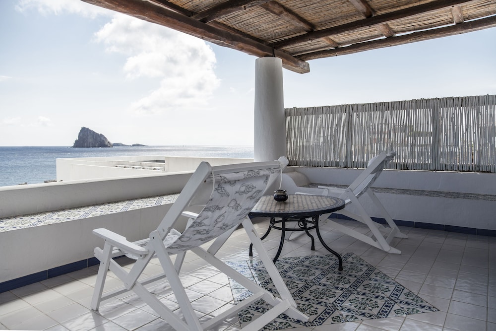 

Milano - Panarea, Isole Eolie - Hotel Lisca Bianca
