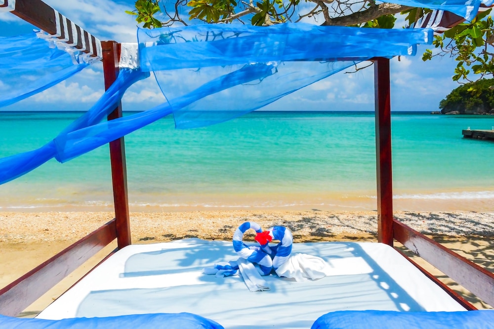 

Roma - Tower Isle - Sand And Tan Beach Hotel