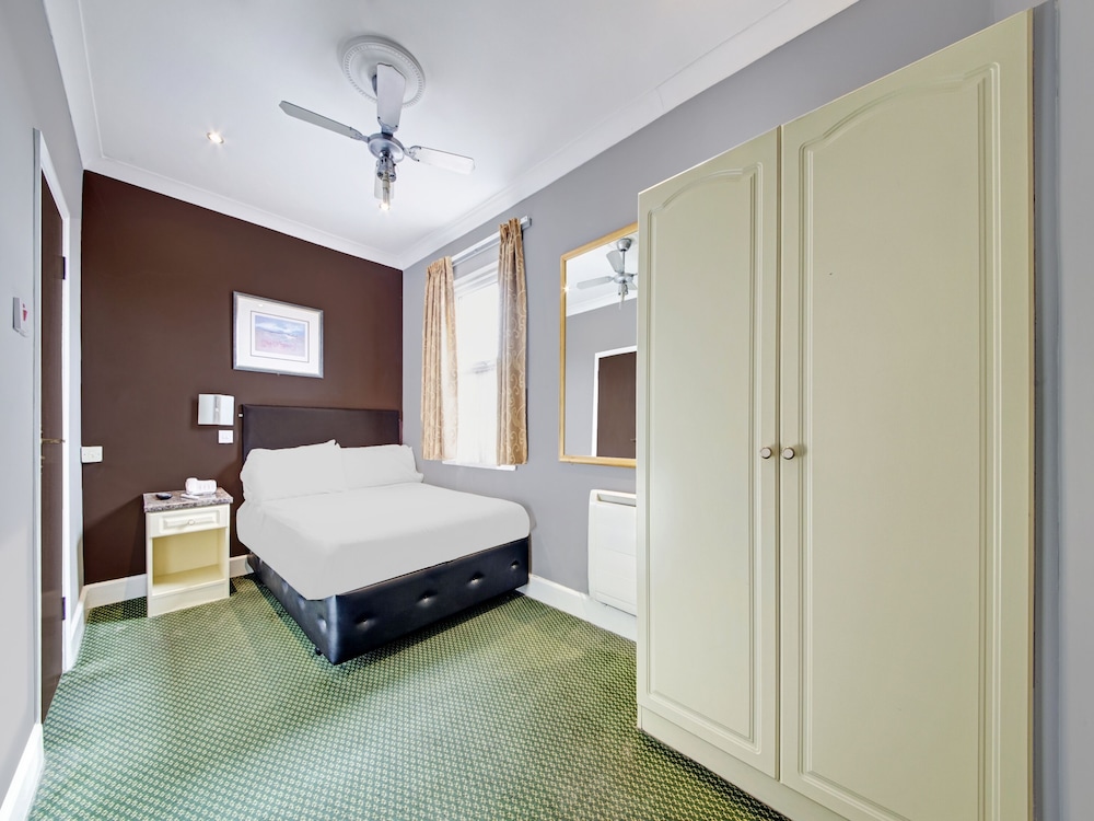 

Napoli - Isleworth - OYO Bostons Manor Hotel