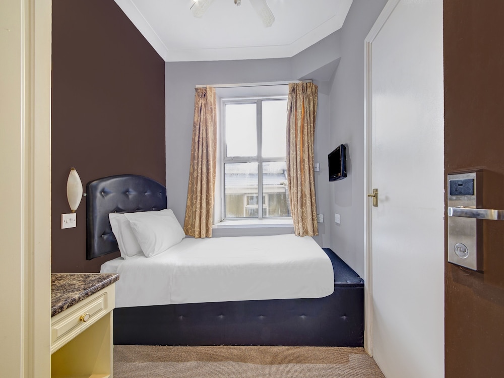 

Pisa - Hounslow - OYO Bostons Manor Hotel