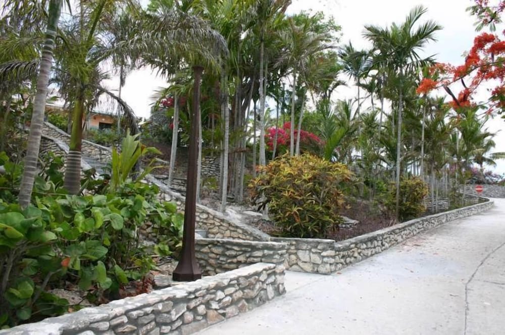 

Venezia - Gambier Village - Orange Hill Beach Inn
