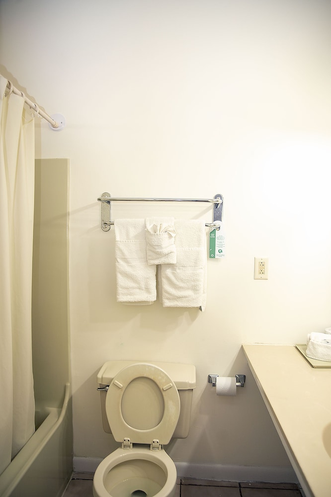 

Milano - Gambier Village - Orange Hill Beach Inn