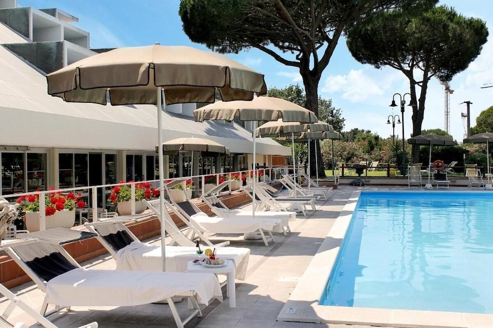 

Bari - Follonica - PFA Hotel La Darsena