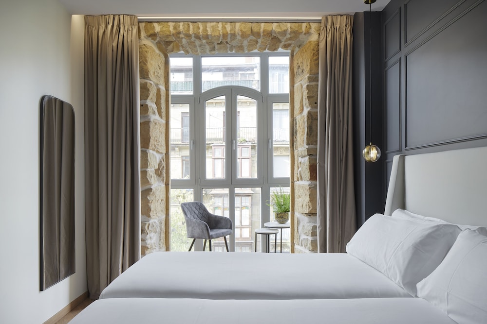 Stockholm - San Sebastián - HOTEL ARRiZUL CATEDRAL 3 SUP