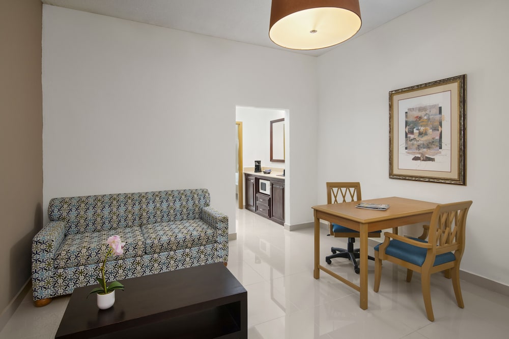 

Bologna - Juan Dolio - Hodelpa Garden Suites Golf & Convention Center