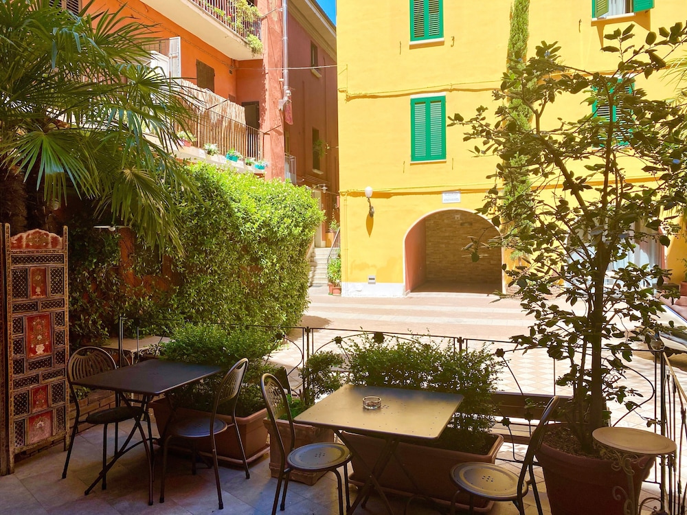 

Napoli - Bologna - Hotel Il Guercino