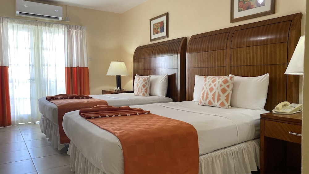

Bari - Cap Estate - Bay Gardens Inn