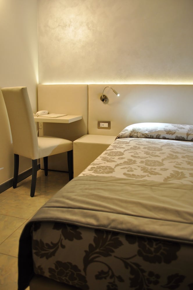 

Napoli - Marcon - Hotel Garibaldi