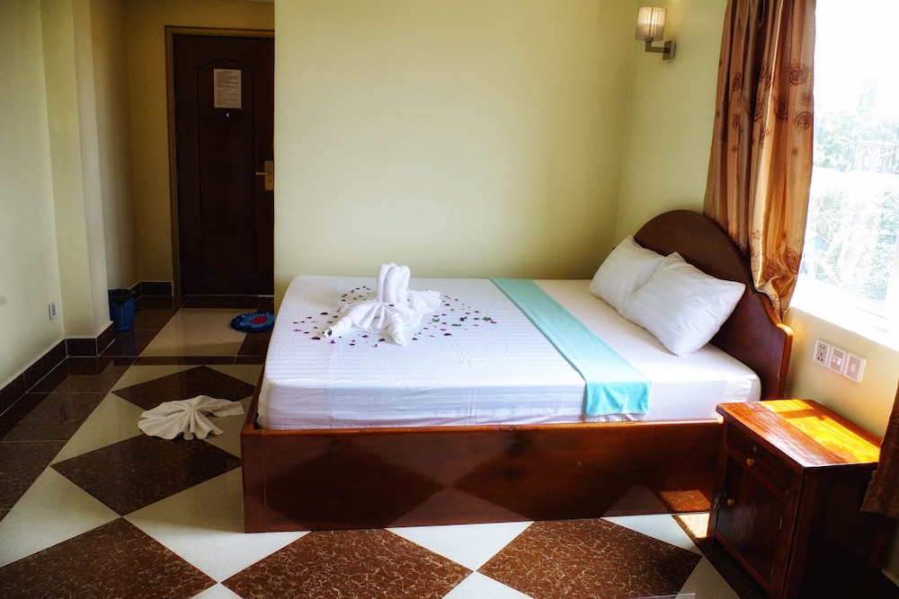 

Roma - Sihanoukville - Golden Star Inn