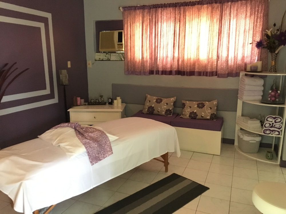 

Verona - Montego Bay - Toby's Resort