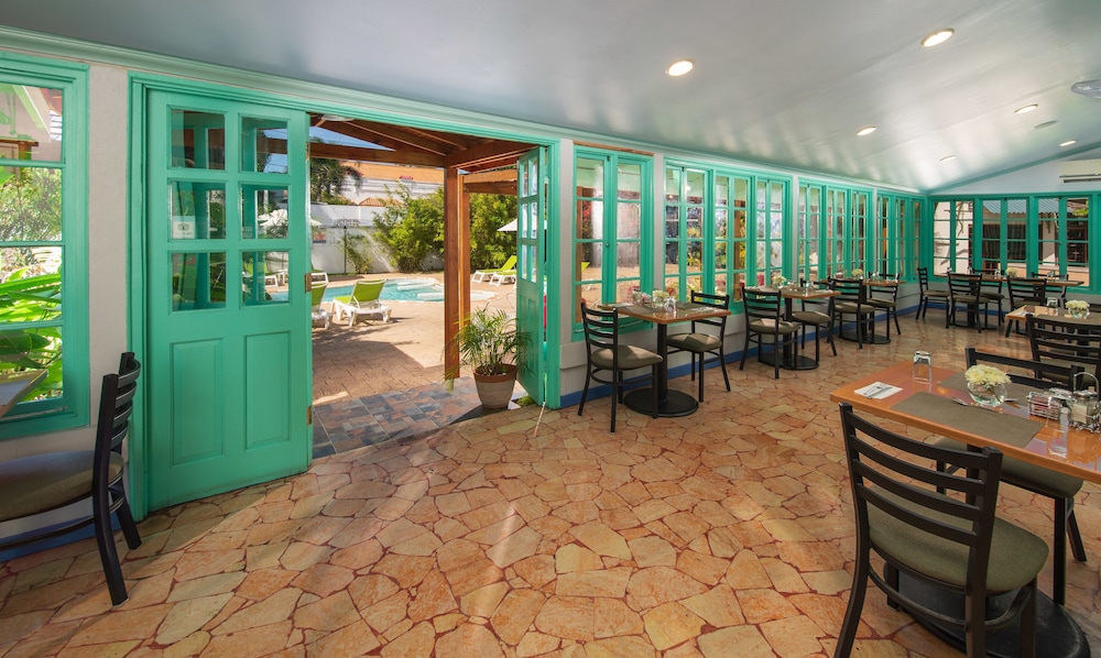 

Bologna - Montego Bay - Toby's Resort