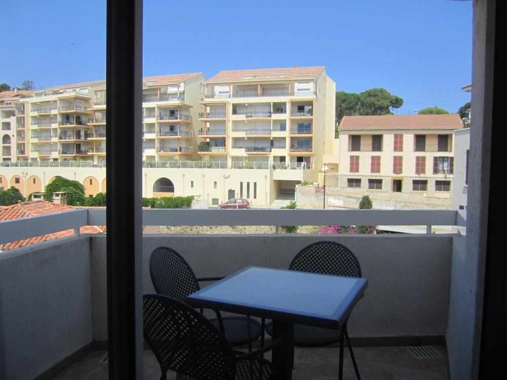 

Milano - Calvi - Hôtel Le Rocher