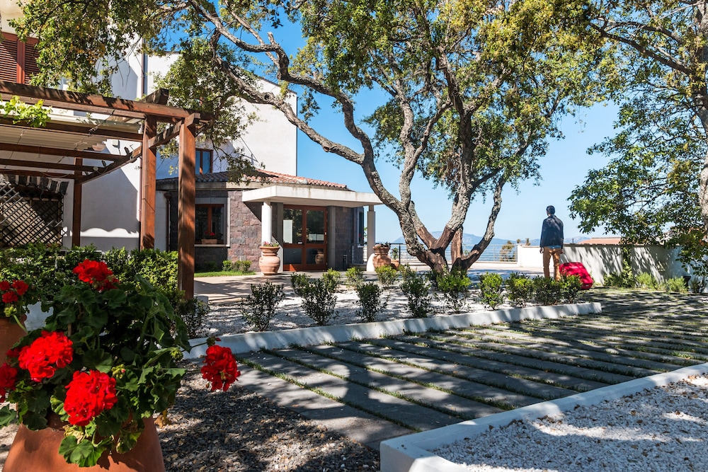 

Pescara - Cala Gonone - Hotel Il Querceto
