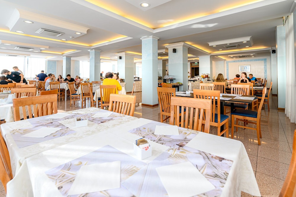 

Bari - Riviera Romagnola, Mare Italia - Hotel St Gregory Park