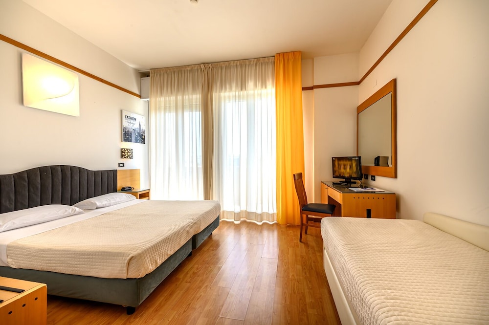 

Catania - Riviera Romagnola, Mare Italia - Hotel St Gregory Park
