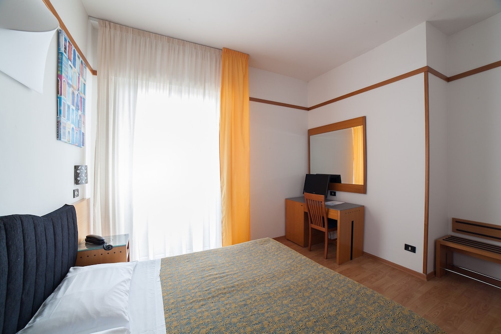 

Catania - Riviera Romagnola, Mare Italia - Hotel St Gregory Park