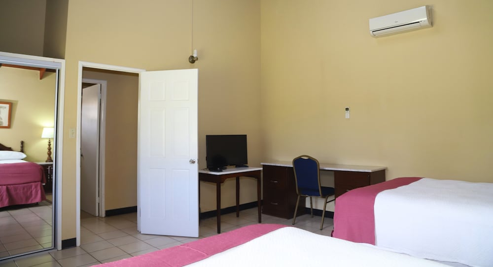 

Roma - St. John's - Cortsland Hotel