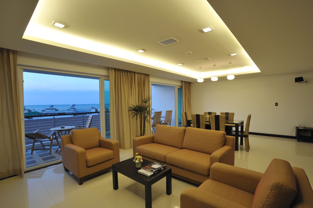 

Venezia - Bang Tao Beach - The Palms, Kamala Beach - SHA Extra Plus