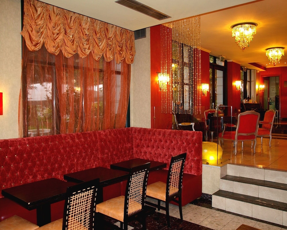 

Bologna - Pireo - Delphi Art Hotel