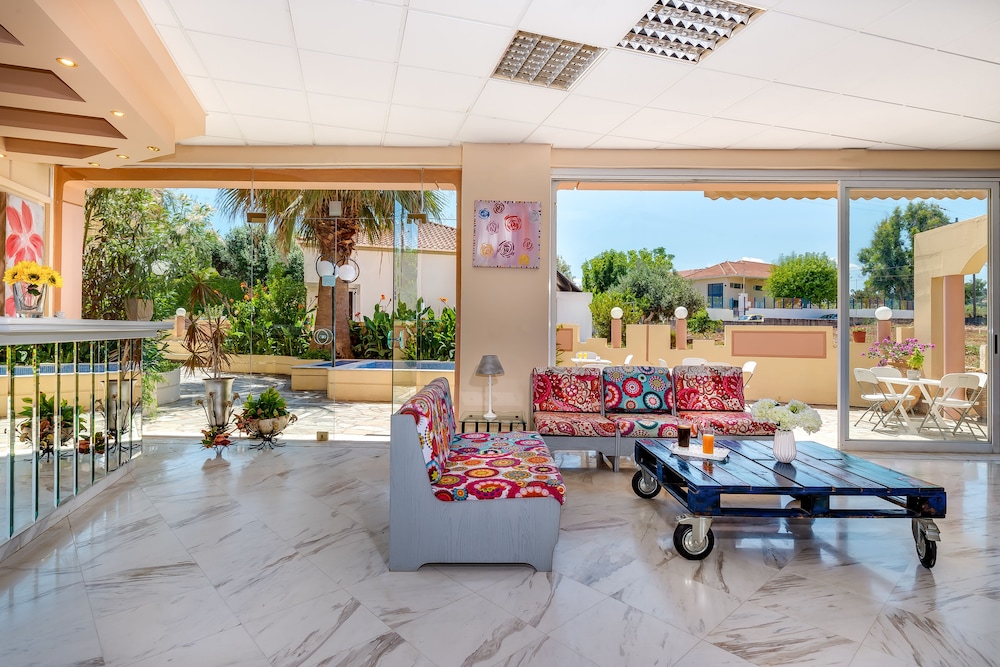 

Verona - Kolimbari - Louladakis Apartments