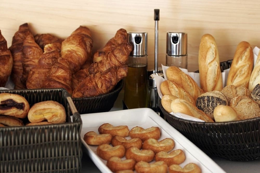 

Cagliari - Madrid - Holiday Inn Express MADRID - RIVAS